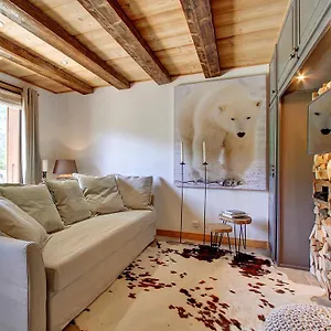 lours-blanc-lodge.hotels-rhonealpes.com/